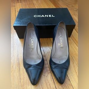 Chanel Vintage Black Round Toe Pump Heels